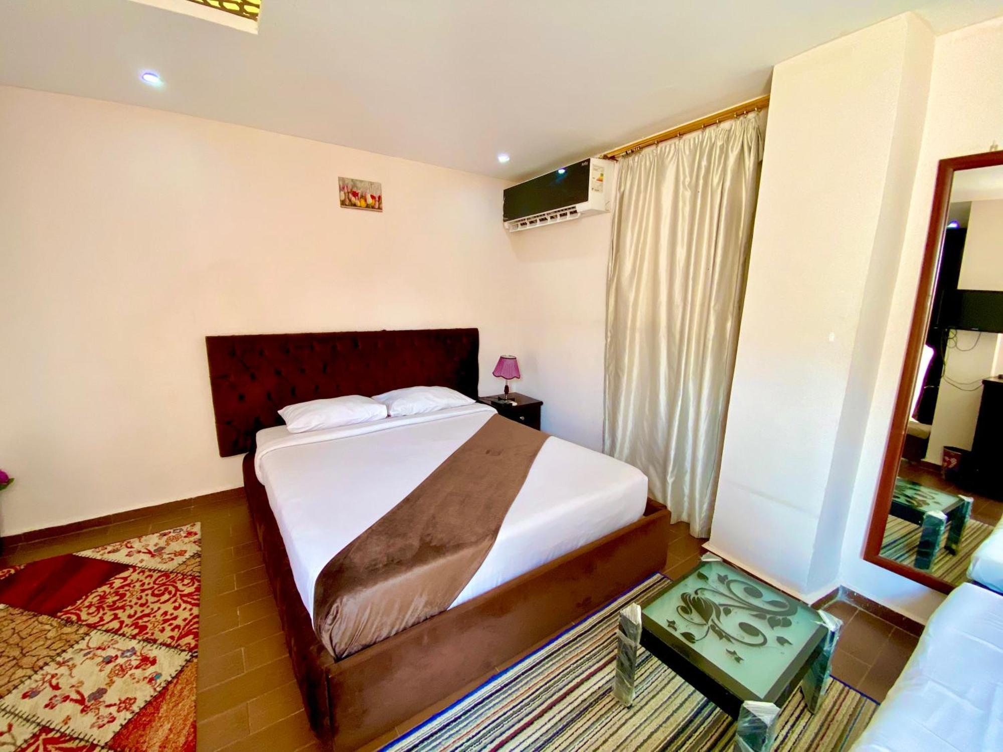 Golden Pyramids Inn Kafret el-Gabal Kültér fotó