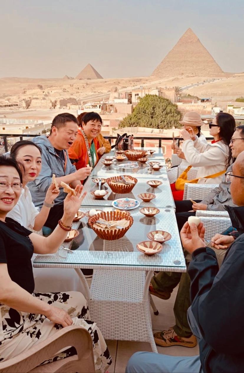 Golden Pyramids Inn Kafret el-Gabal Kültér fotó