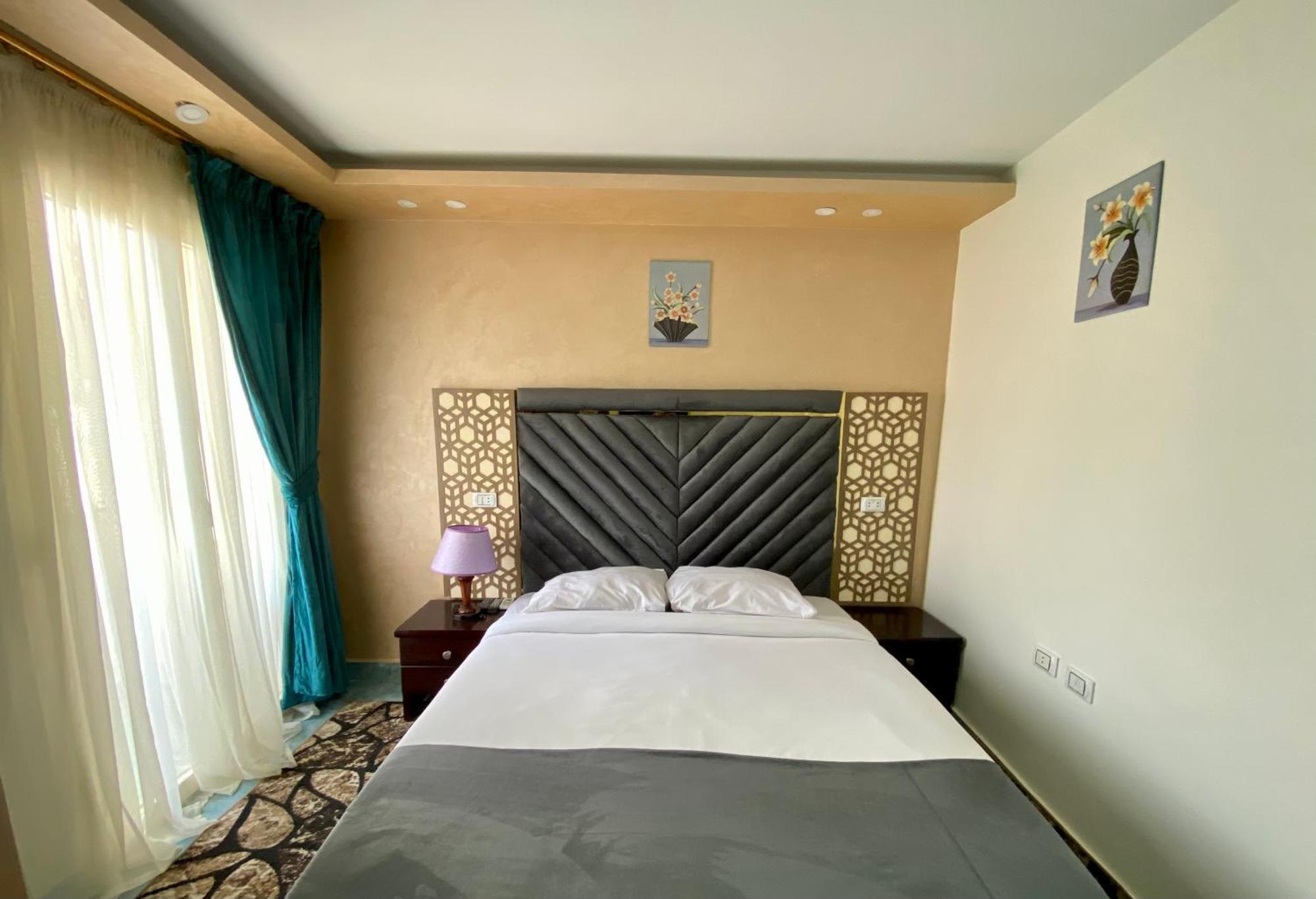 Golden Pyramids Inn Kafret el-Gabal Kültér fotó
