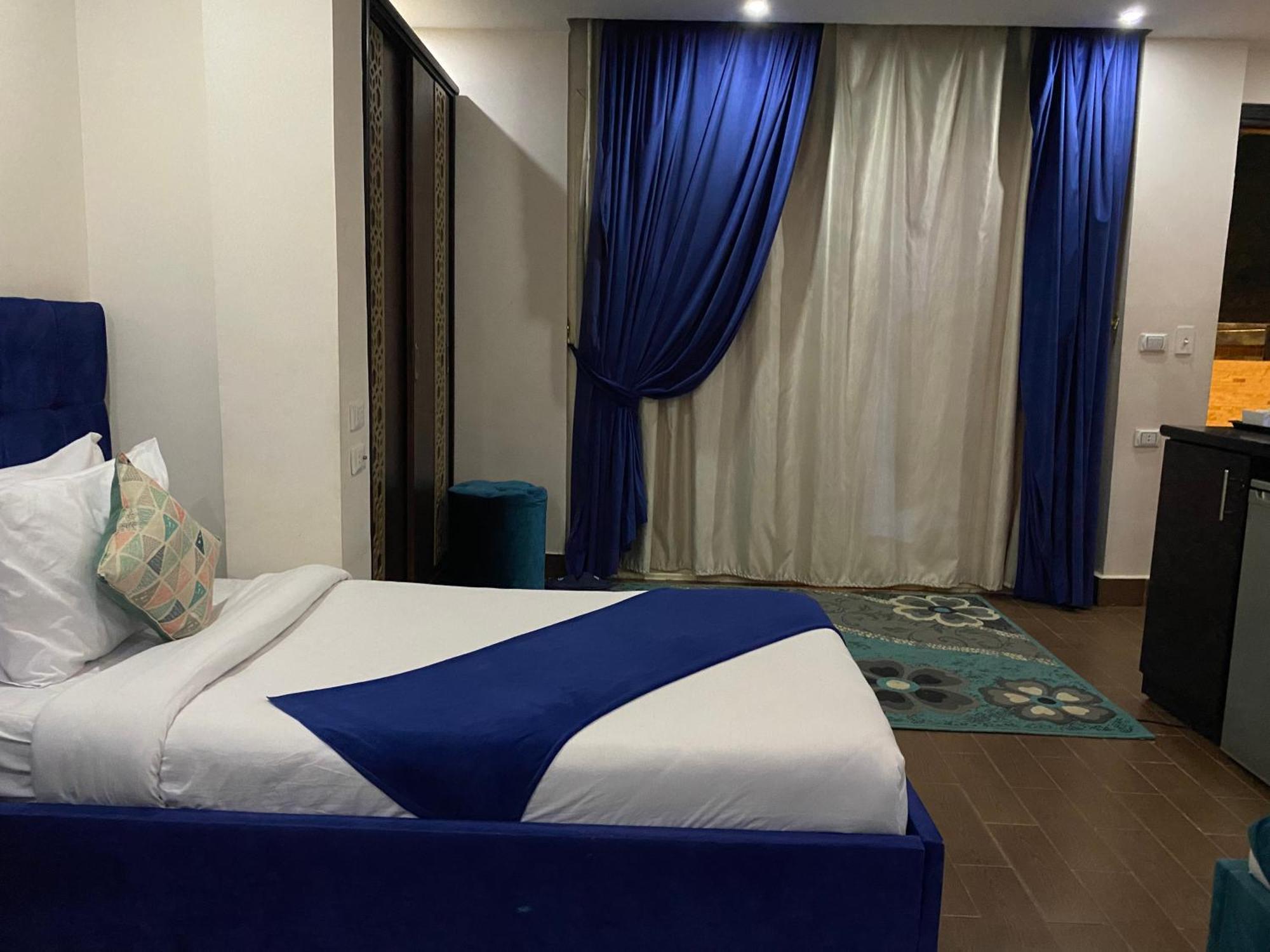 Golden Pyramids Inn Kafret el-Gabal Kültér fotó