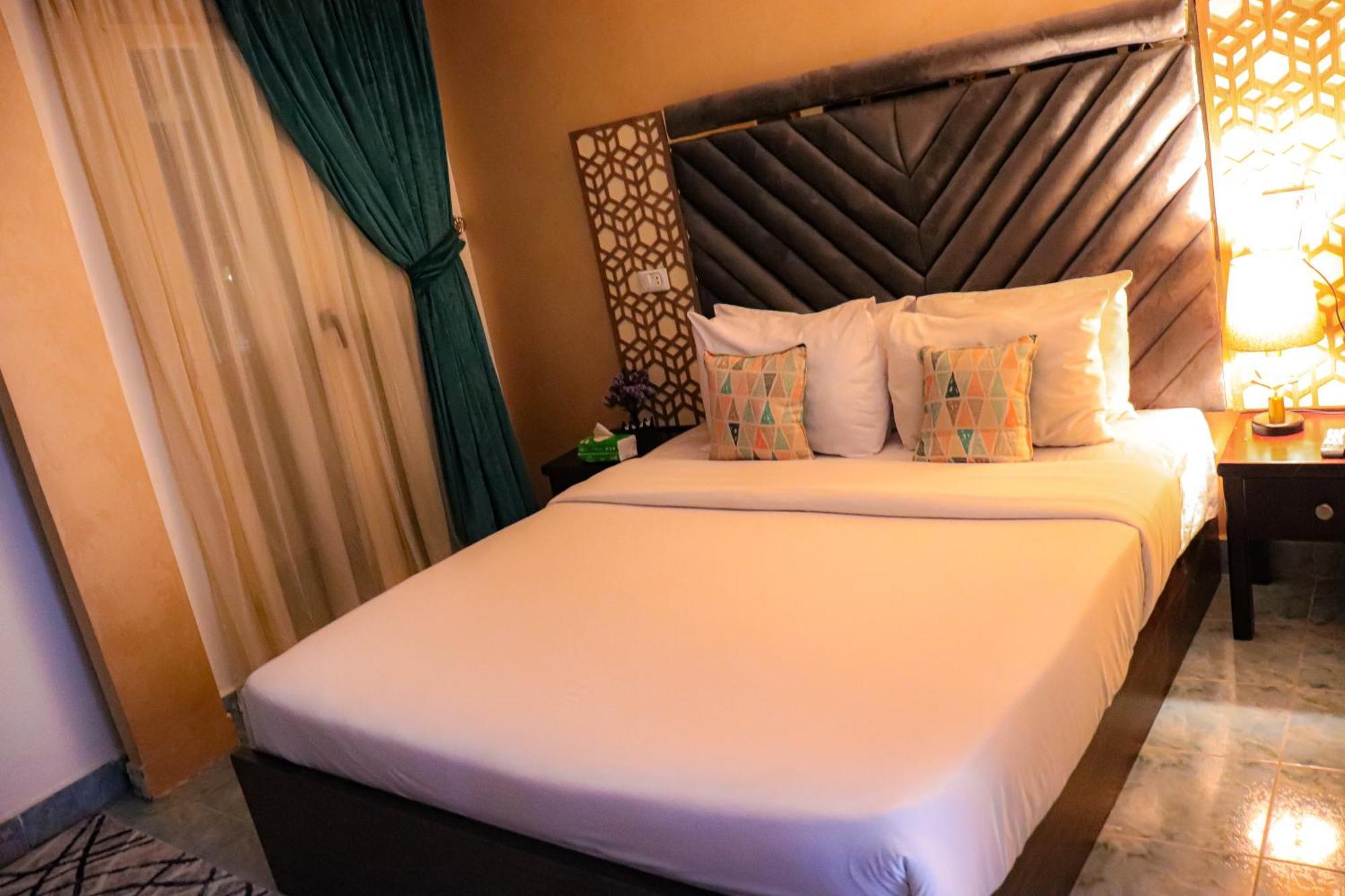 Golden Pyramids Inn Kafret el-Gabal Kültér fotó