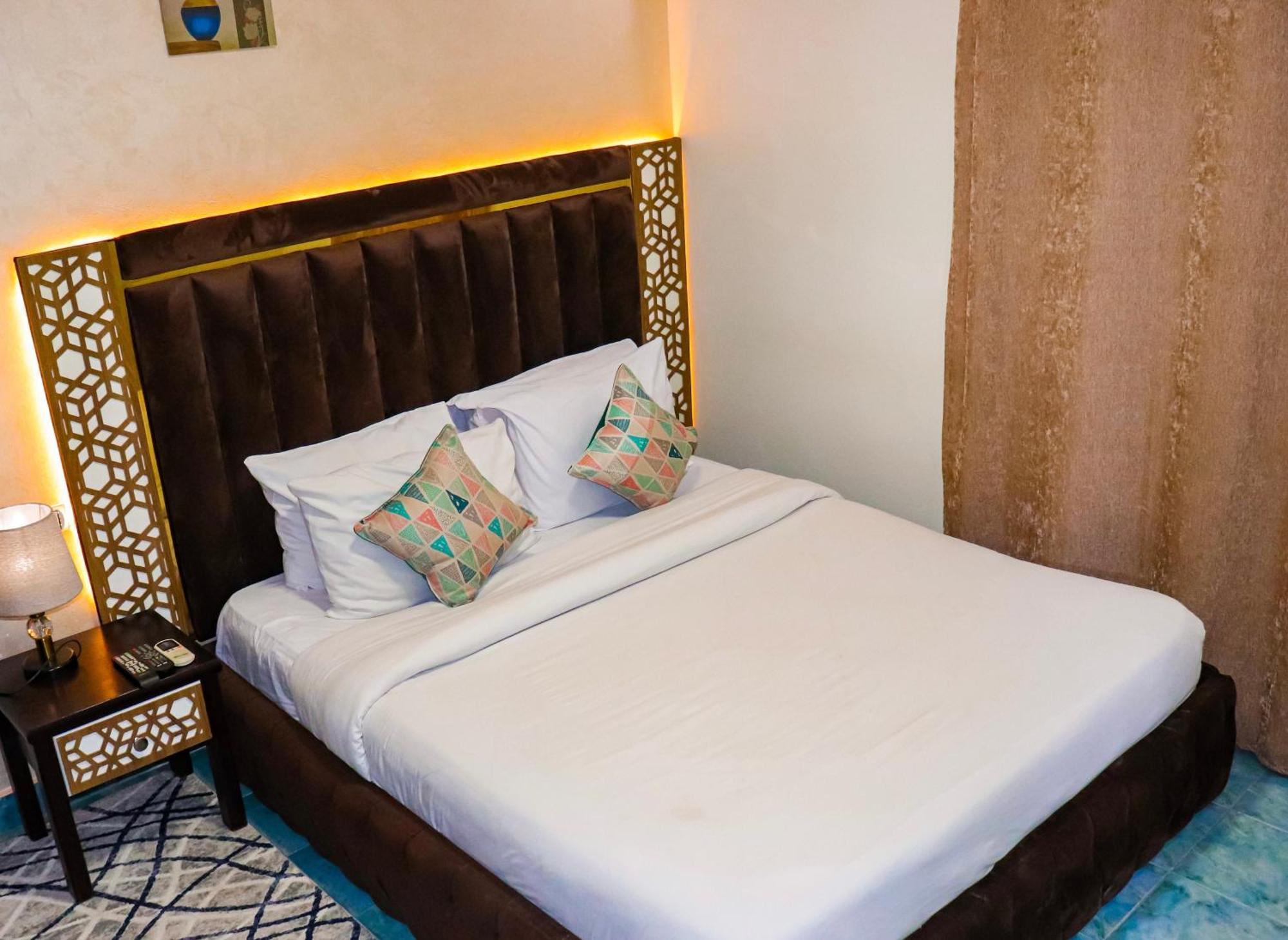 Golden Pyramids Inn Kafret el-Gabal Kültér fotó