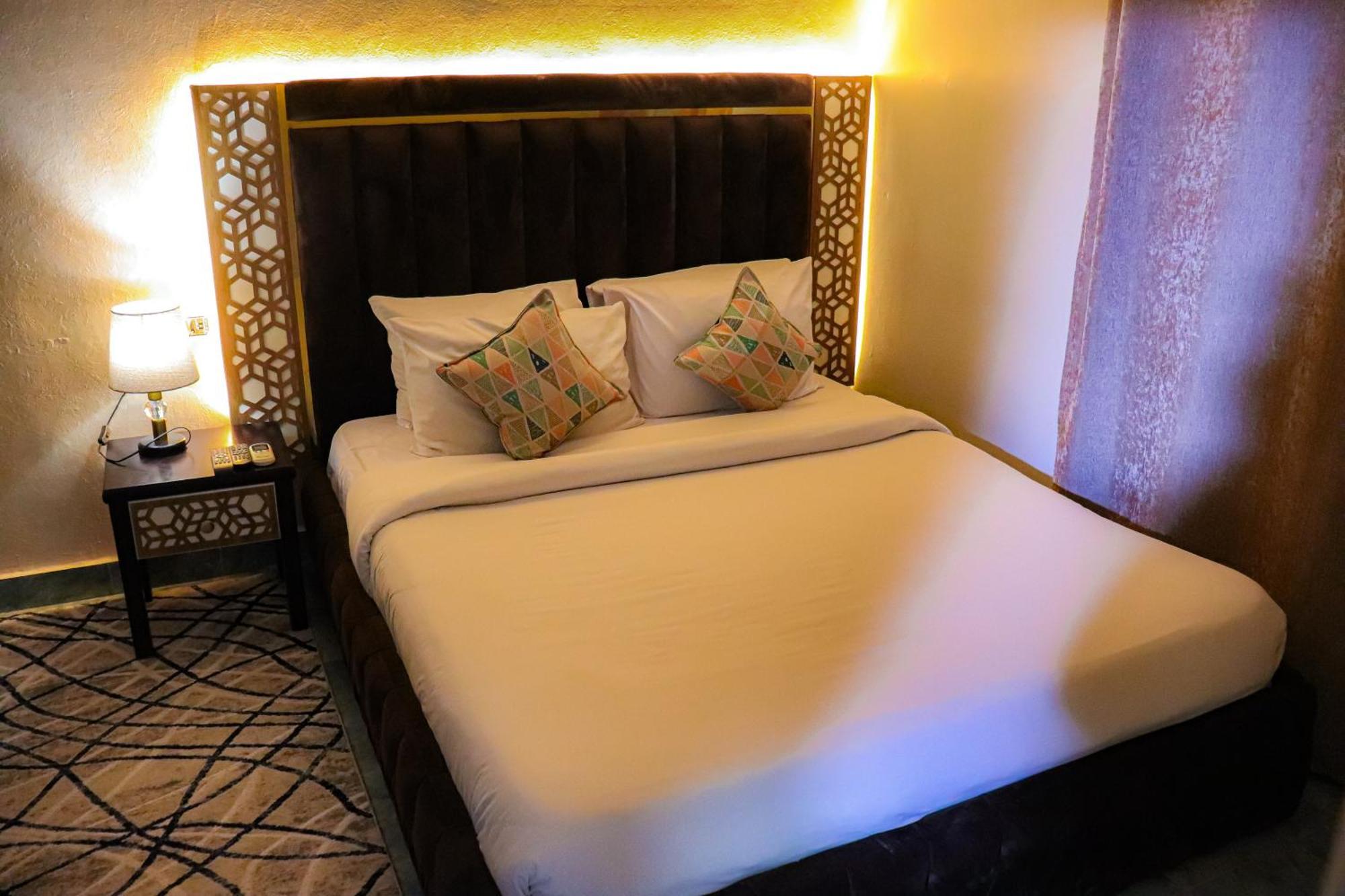 Golden Pyramids Inn Kafret el-Gabal Kültér fotó