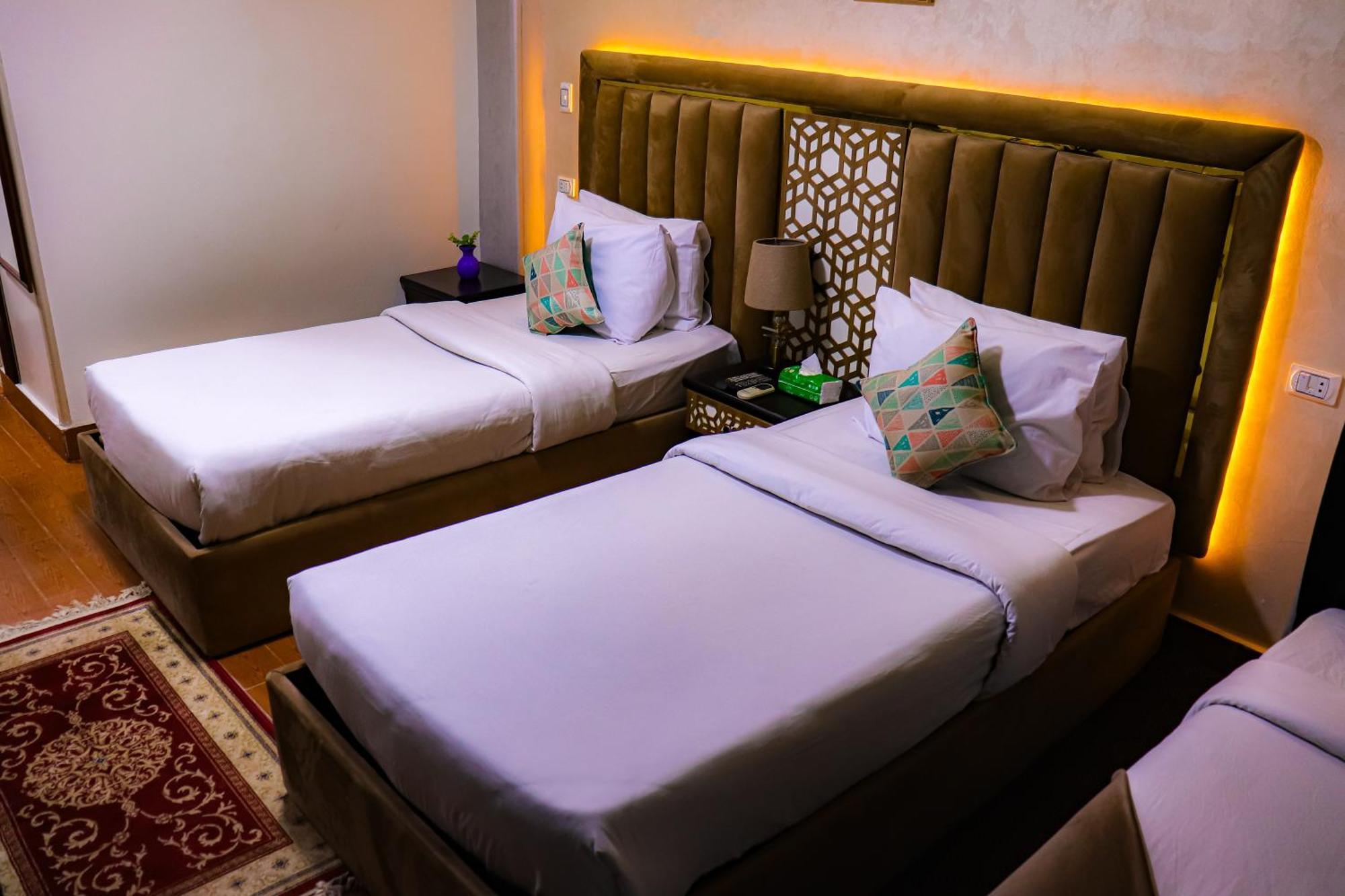 Golden Pyramids Inn Kafret el-Gabal Kültér fotó