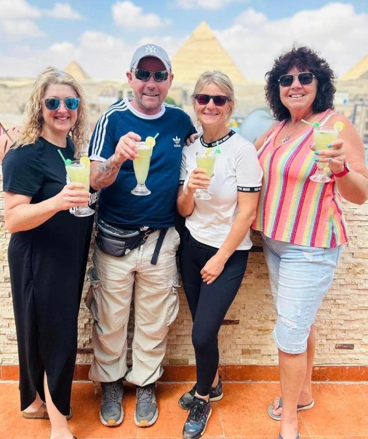 Golden Pyramids Inn Kafret el-Gabal Kültér fotó